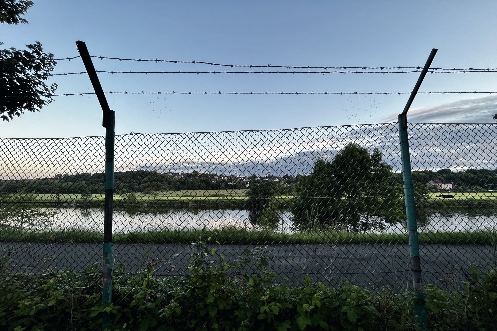 Noch gut 60km bis zum Rhein: Ruhr fließt morgendlich geräuscharm vor sich hin. 