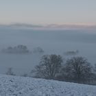 Noch ist die Landschaft eingenebelt und wartet auf den Sonnenaufgang