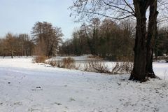 Noch ist es winterlich im Park