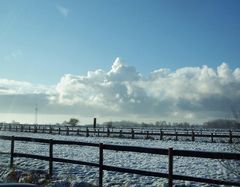 Noch liegt auf den Feldern Schnee