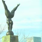 noch Mal die schöne Skulptur im Olympiapark (München) aus anderer Perspektive