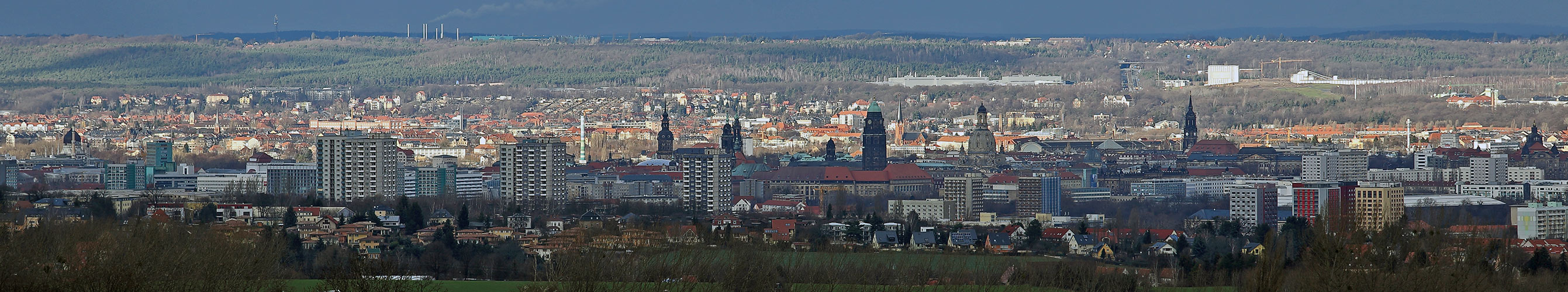 Noch mal Dresden mit "gewaltiger Kompression" und aus einem bschnittenen Bild...