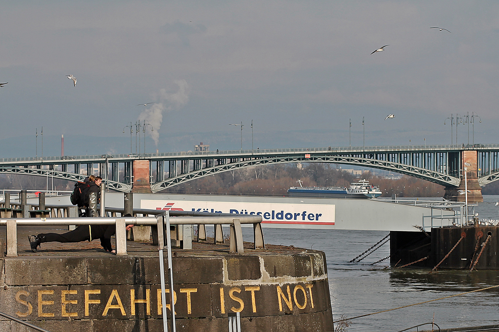 Noch mehr Frühsport am Rheinufer in Mainz