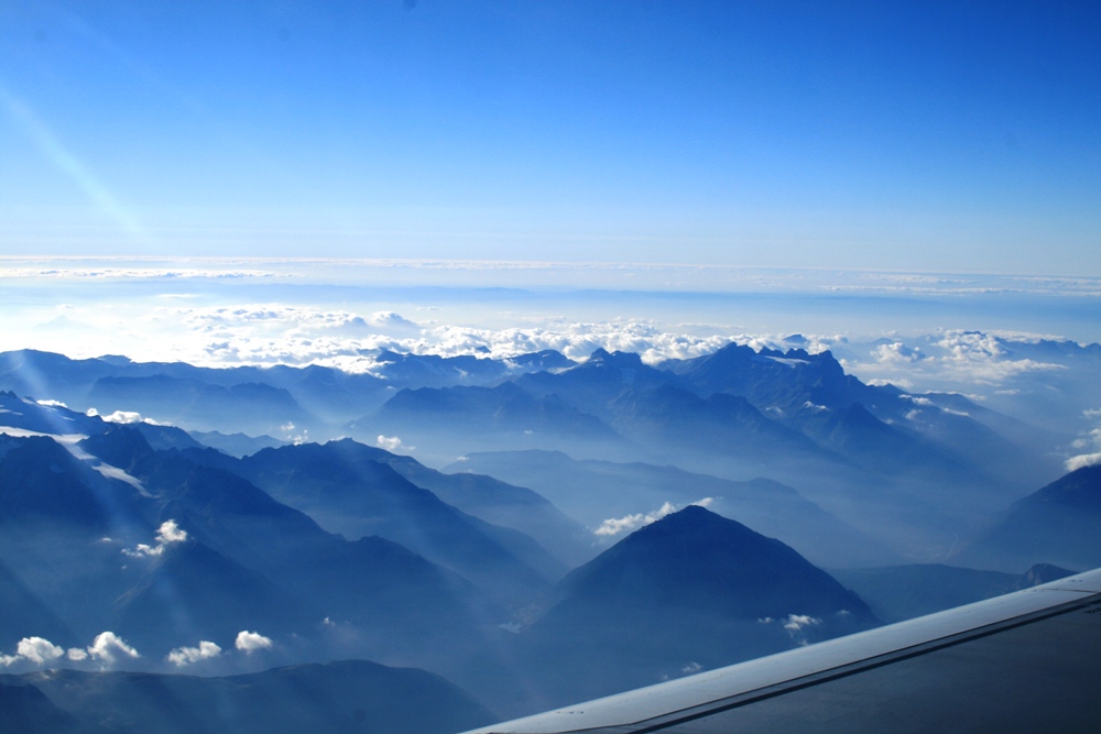 Noch mehr Landschaft von oben mit vielen Wolken und Kontrast...