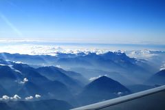 Noch mehr Landschaft von oben mit vielen Wolken und Kontrast...