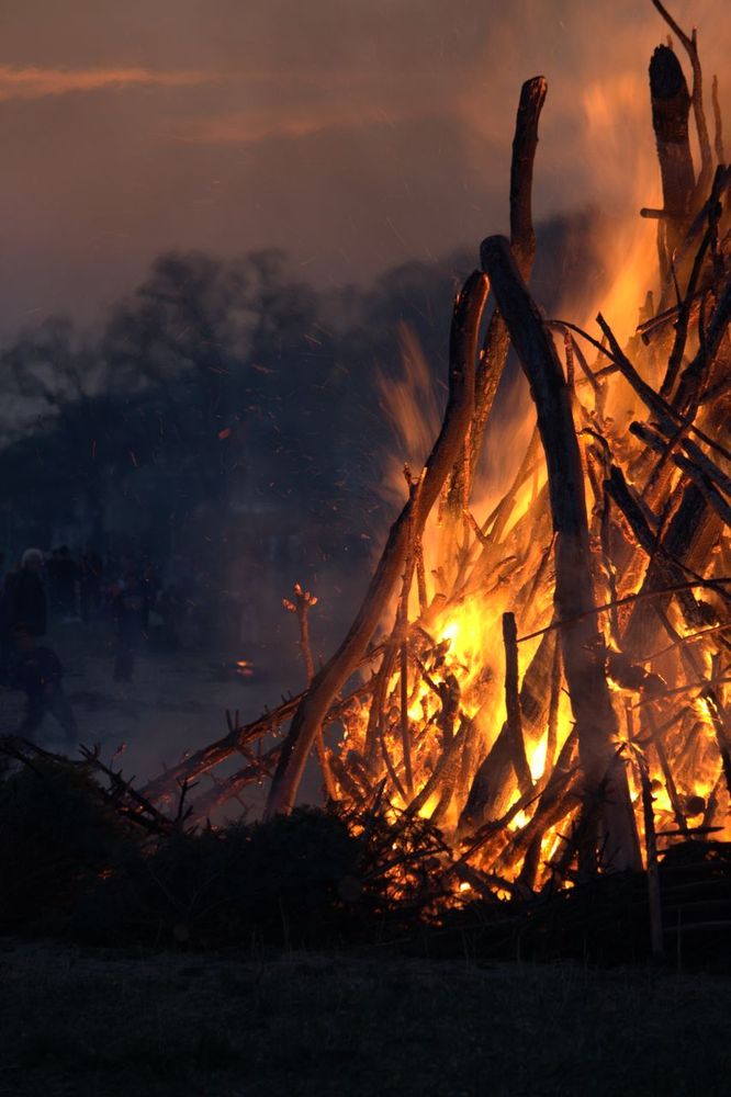 Noch mehr Osterfeuer in Blankenese