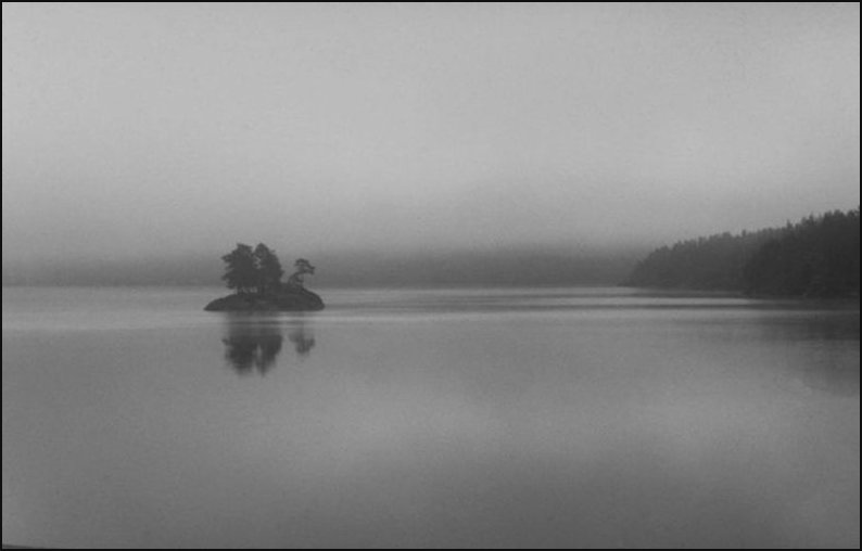 Noch ruht der Fjord: Warte nur, - balde strahlest auch du...