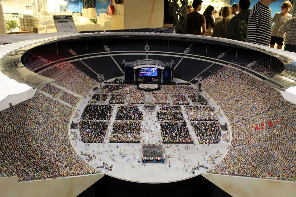 noch schnell ein Blick ins Stadion mit dem H-Fischer Konzert