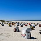 noch sind die Strandkörbe nicht besetzt