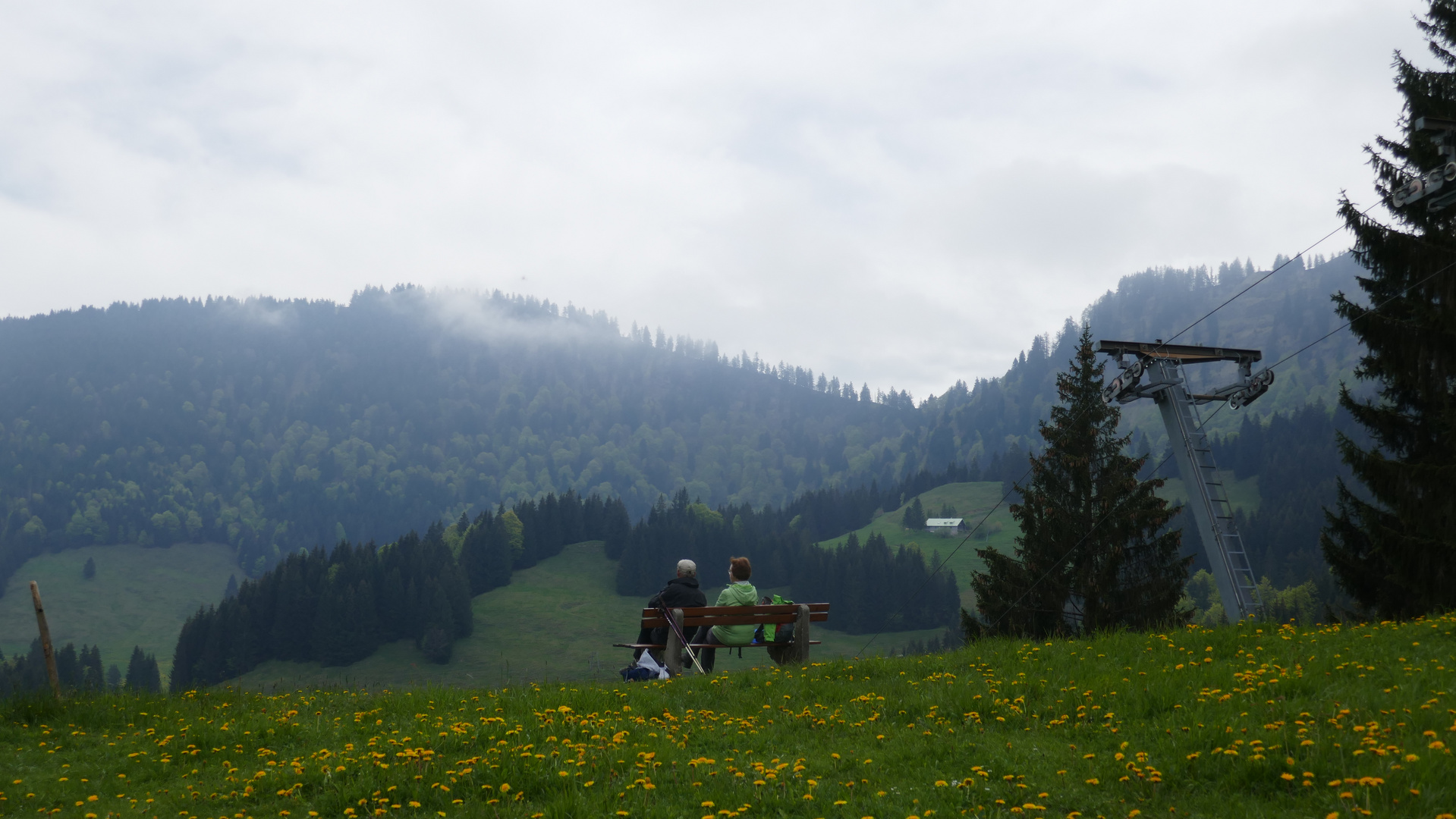 Noch versteckt sich die Sonne, aber die Luft ist schon so schön lau ...