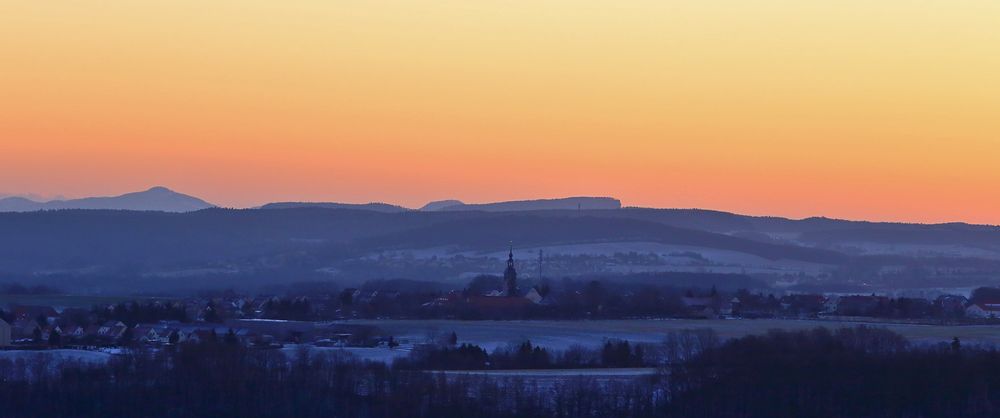 Noch vor dem Sonnenaufgang präsentierte sich der höchste Berg der Sächsichen Schweiz...