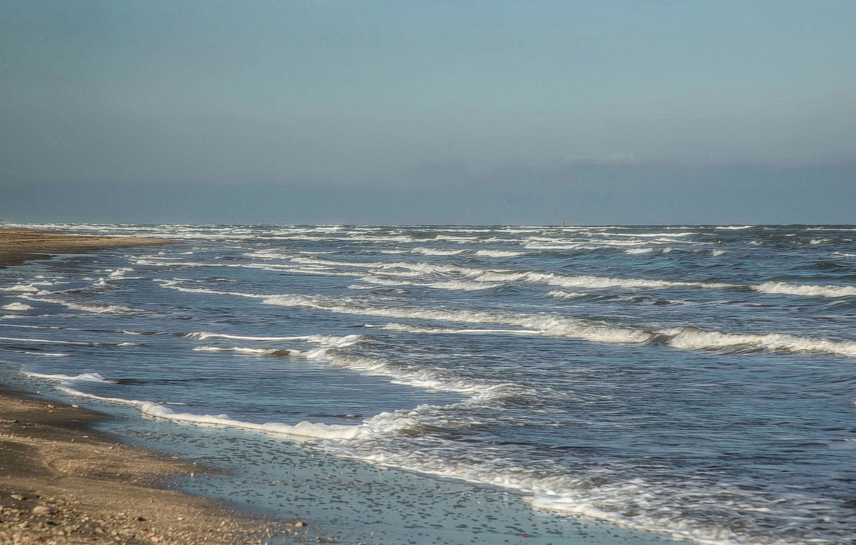 noch ziemlich ruhig ist das Meer