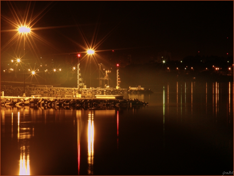 Noche con niebla.