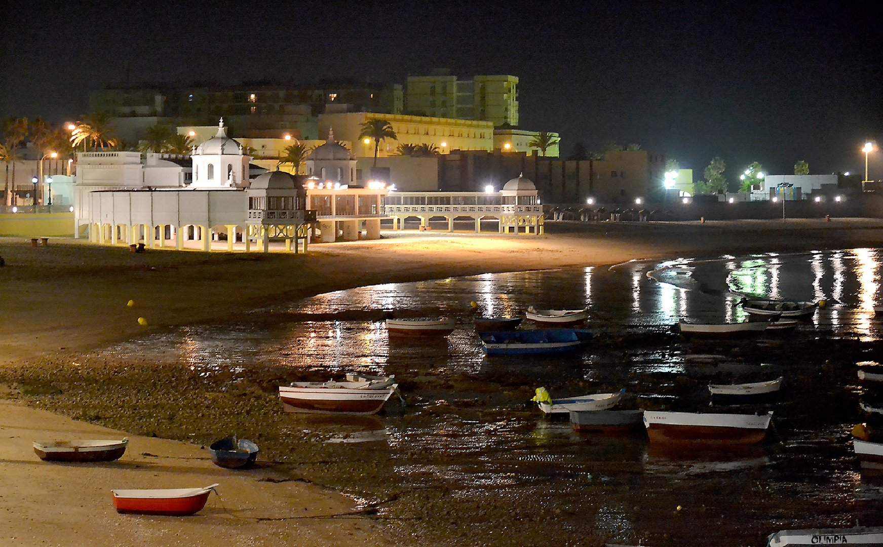 NOCHE EN LA CALETA ...