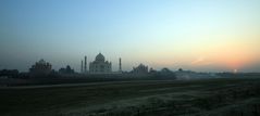 nochmal ein Bild vom "Taj" beim Sonnenuntergang als Panorama