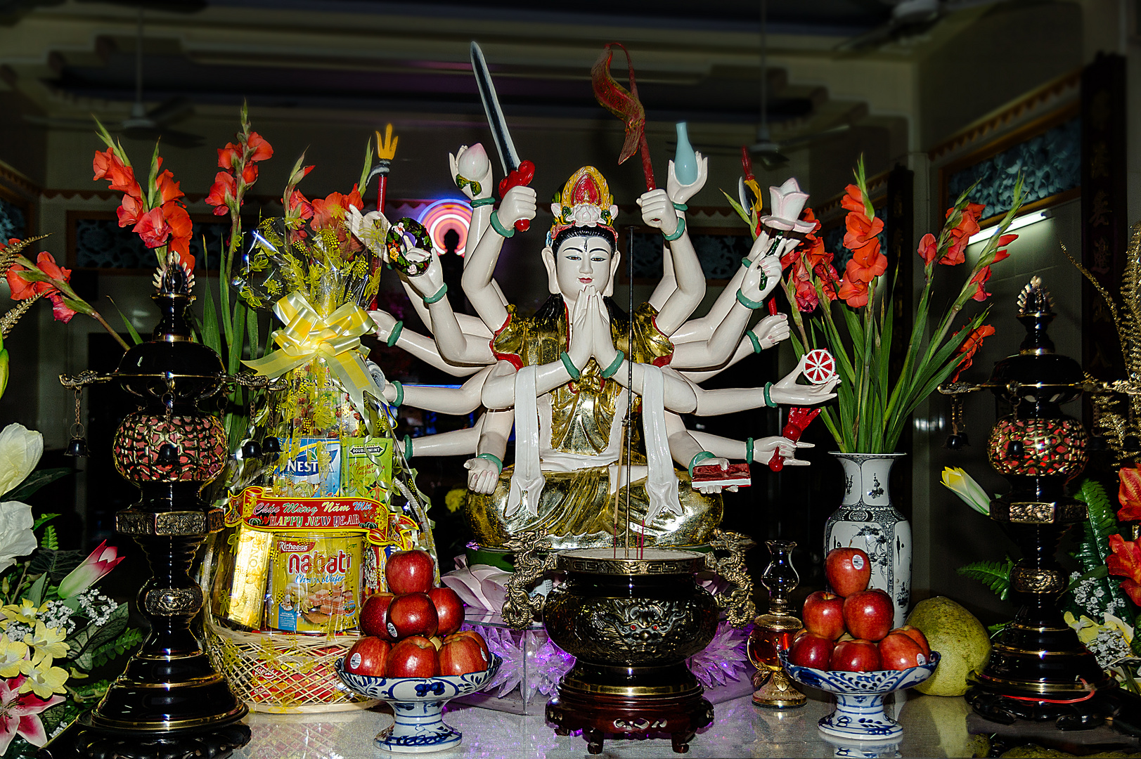 Nochmal Phat Ba Quan Am, Guanyin