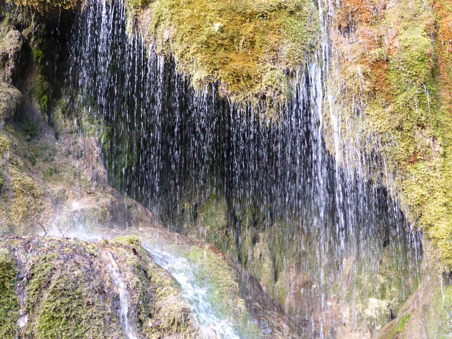Nöhner Wasserfalle weint