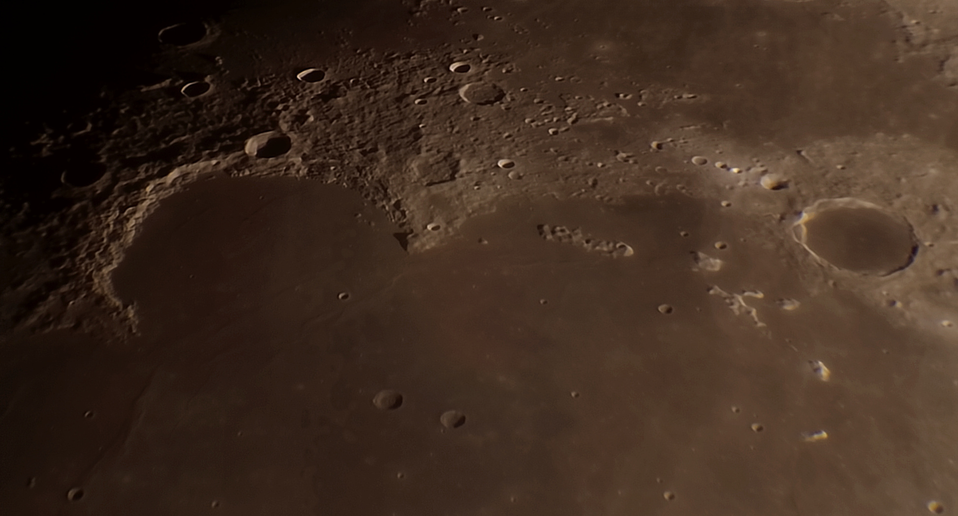 Nördliches Mare Imbrium zwischen Sinus Iridum und Plato