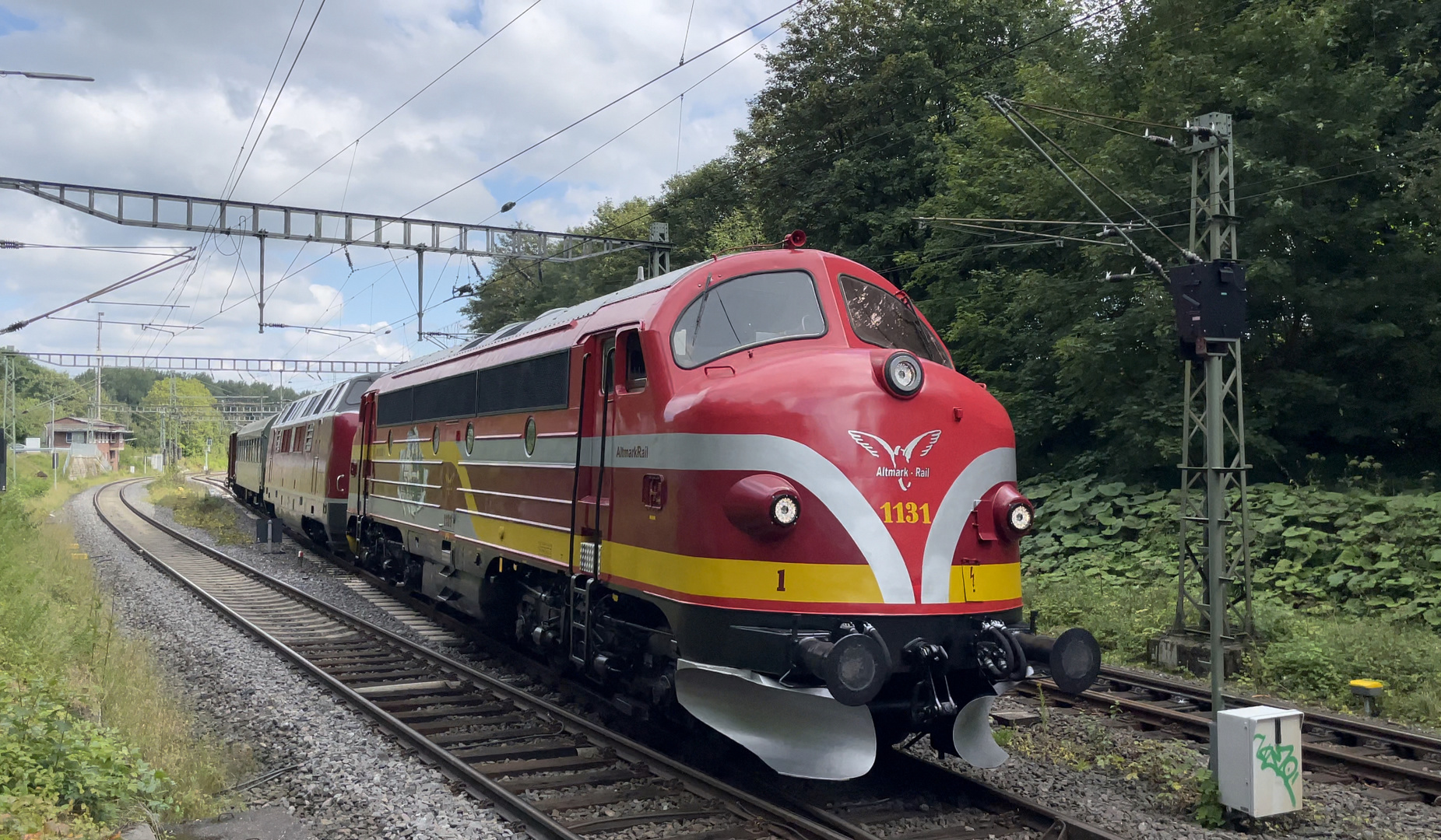 Nohab My 1131 mit der 221 120 und Begleitwagen unterwegs nach Altenbeken