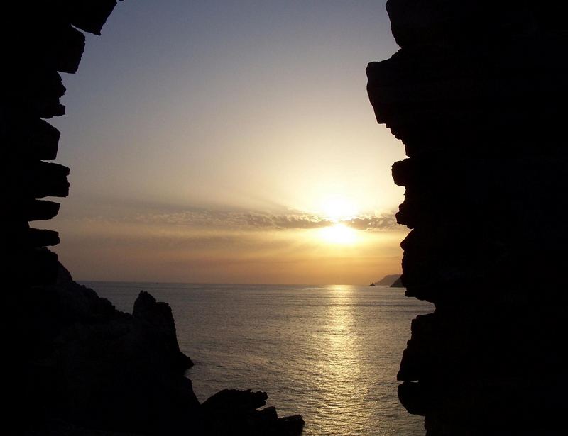 noi ci perdemmo dentro il rosso di un tramonto