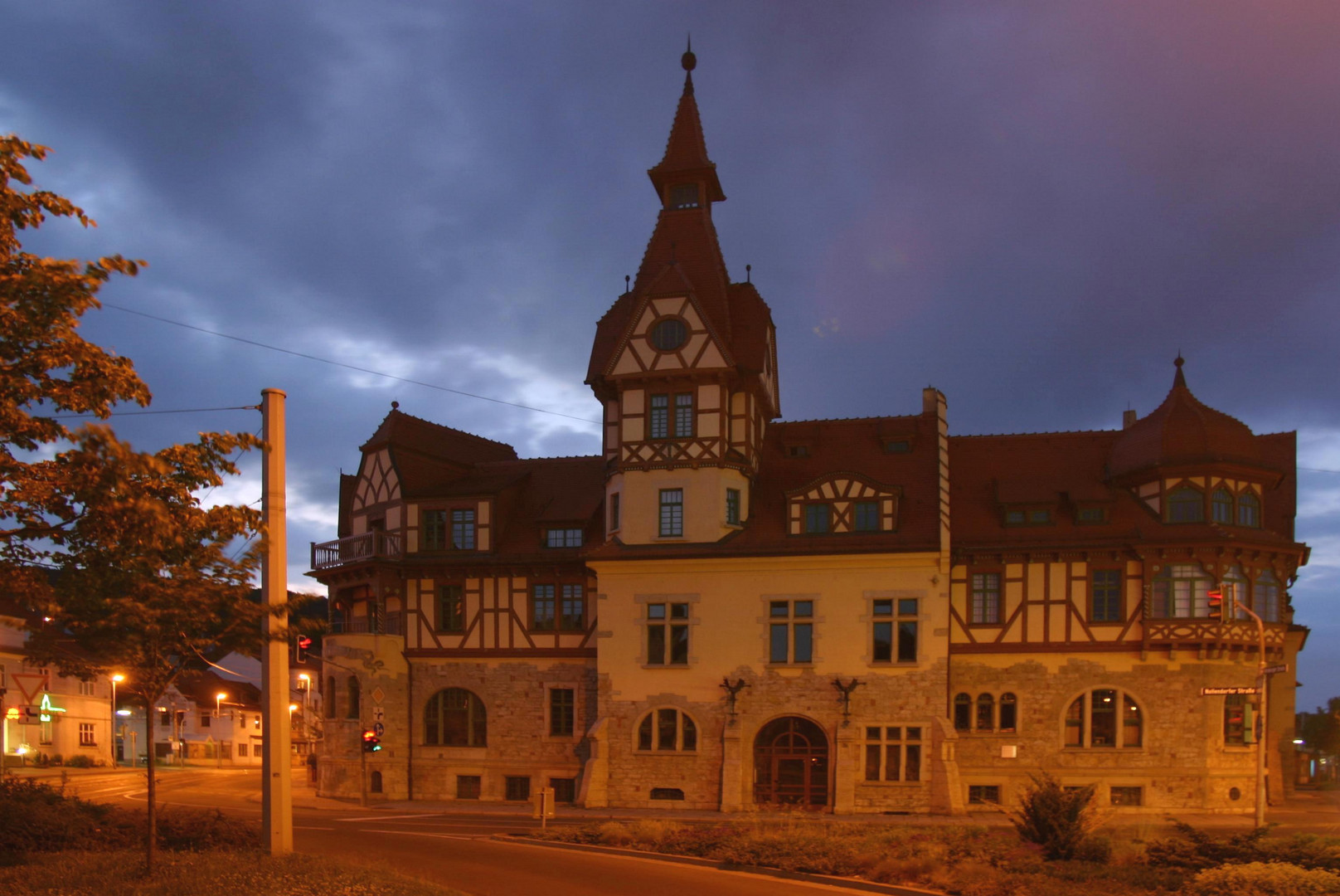 Nollendorfer Hof zur Blauen Stunde