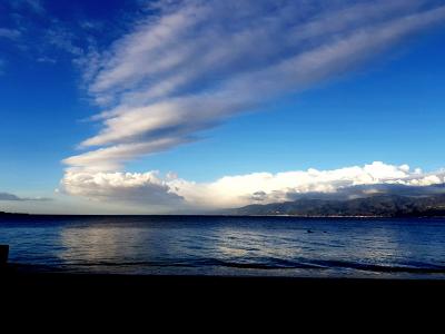 Non sempre le nuvole offuscano il cielo : a volte lo illuminano ...( E.Morante)