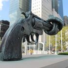 "Non violence" von Carl Fredrik Reuterswärd