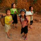 Nong Kiaw girls