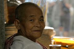 Nonne im Tempel Ta Prohm