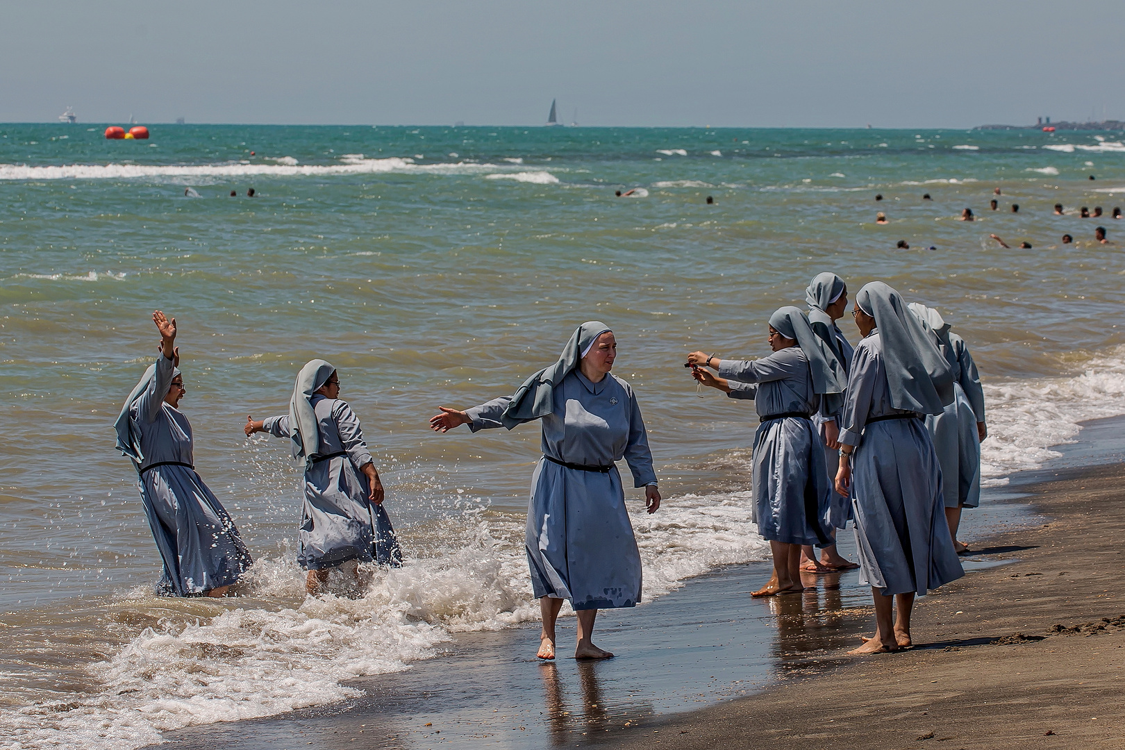 Nonnen am Strand von Ostia