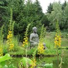 Nonnen im Garten des Nepaltemples bei Wiesent