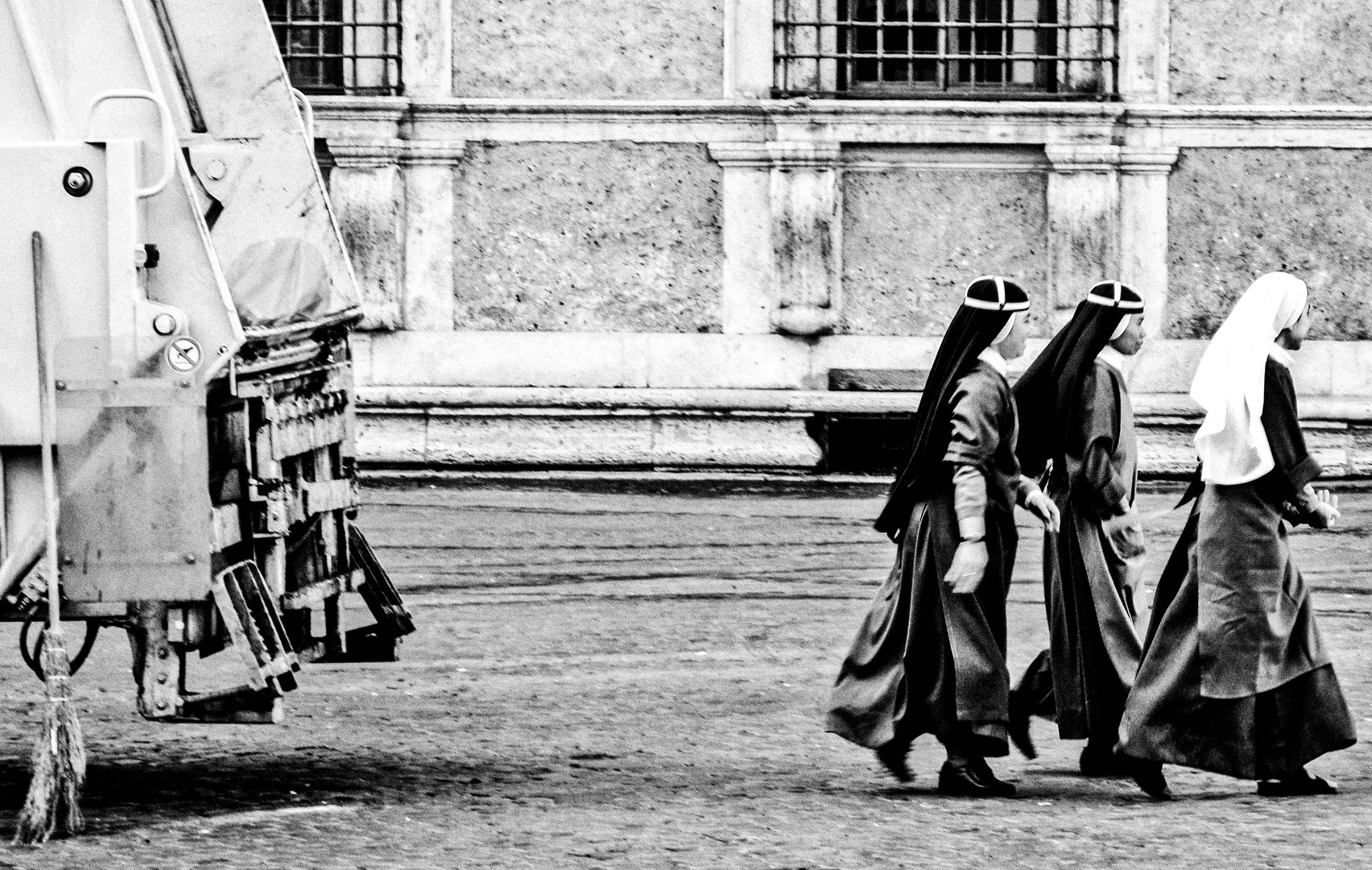 Nonnen in Rom , Piazza Farnese