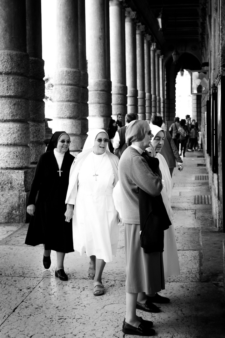 Nonnen in Verona