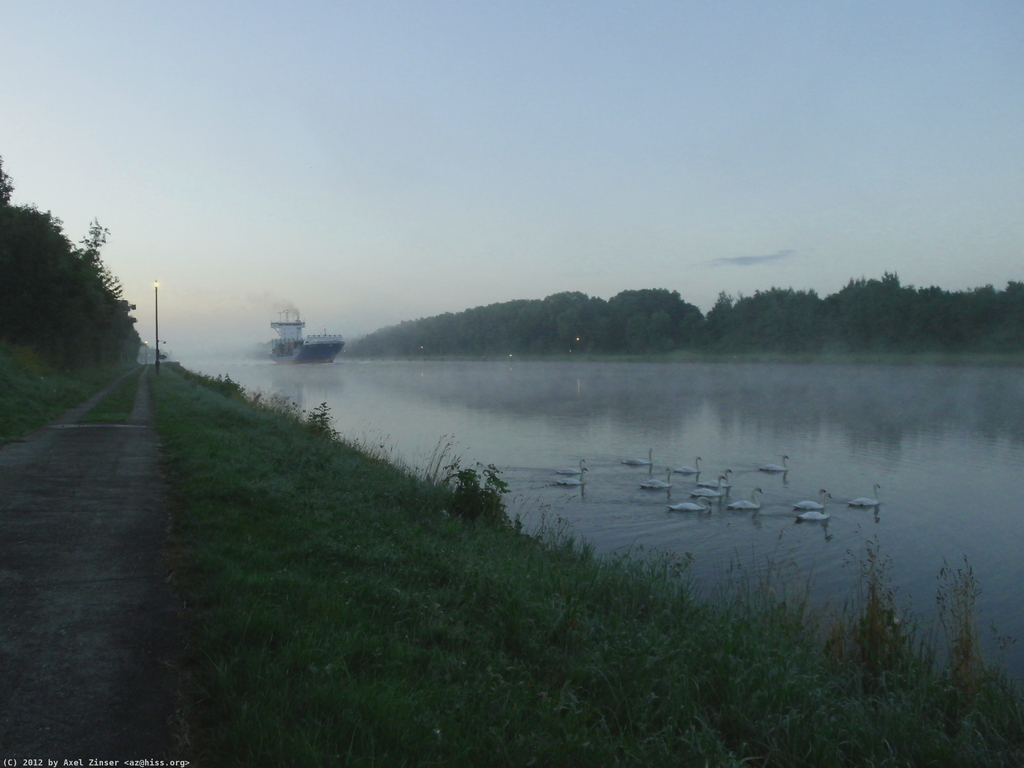 Nord-Ostsee-Kanal in der Morgendämmerung