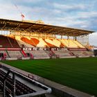 Nord-Süd Tribüne imm Sonnenaufgang