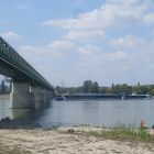 Nordbahnbrücke,und ein TUI schiff.