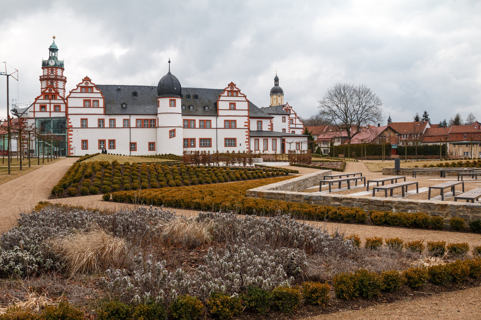 Nordflügel von Schloss Ehrenstein mit Schlosspark