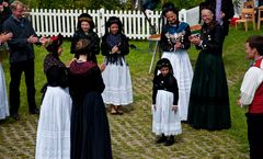 Nordfriesische Trachtengruppe beim Museumsfest auf der Ketelswarf