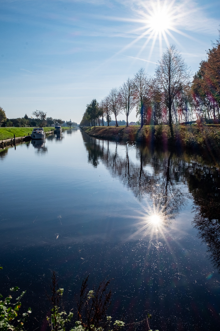 Nordgeorgsfehnkanal im Sonnenschein