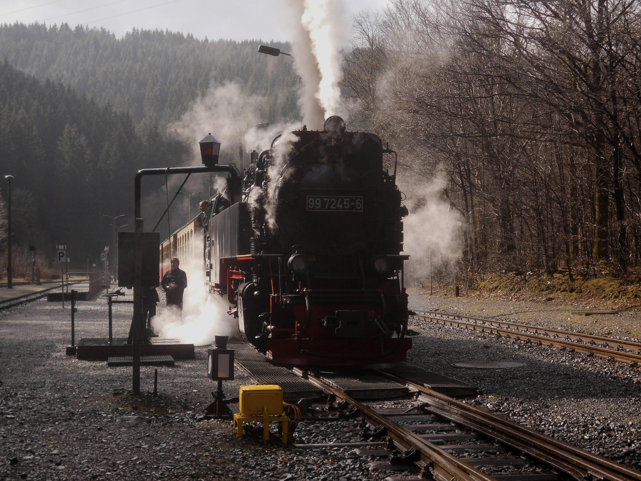 Nordhäuser Brockendampfzug in Eisfelder Talmühle.