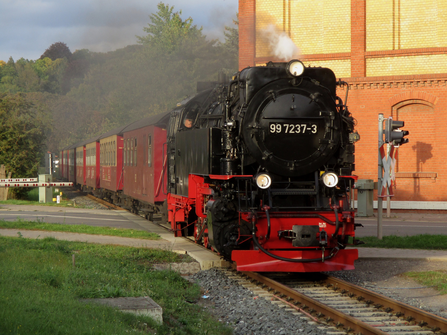 Nordhäuser HSB Dampfzug im Abendlicht.