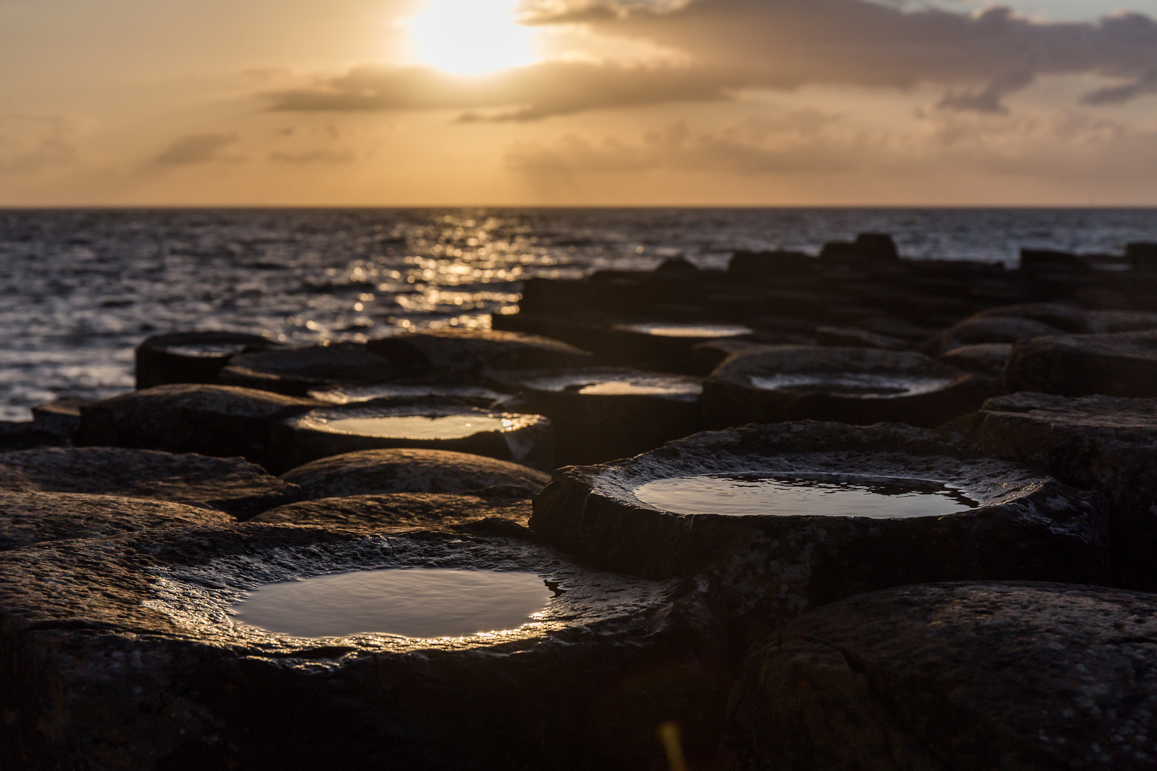 NordIrland - Sonnenuntergang am Giant´s Causeway, Basaltsäulen