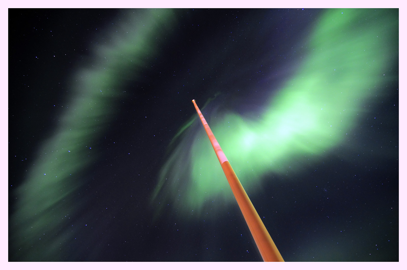 Nordlicht am Flaggenmast