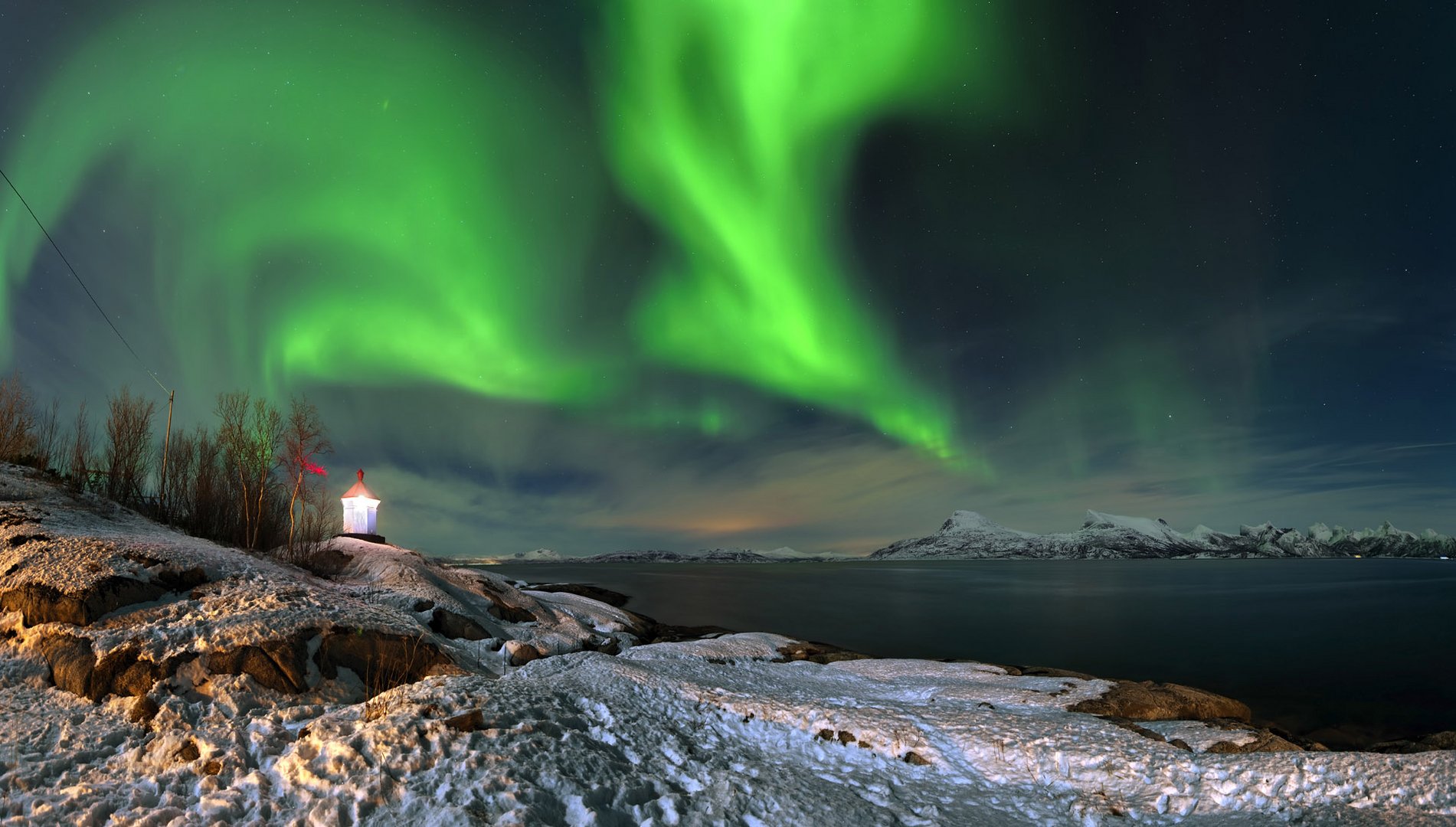 Nordlicht mit Leuchtturm Norwegen