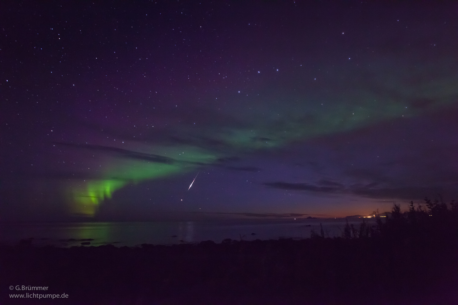 Nordlicht mit Meteorit