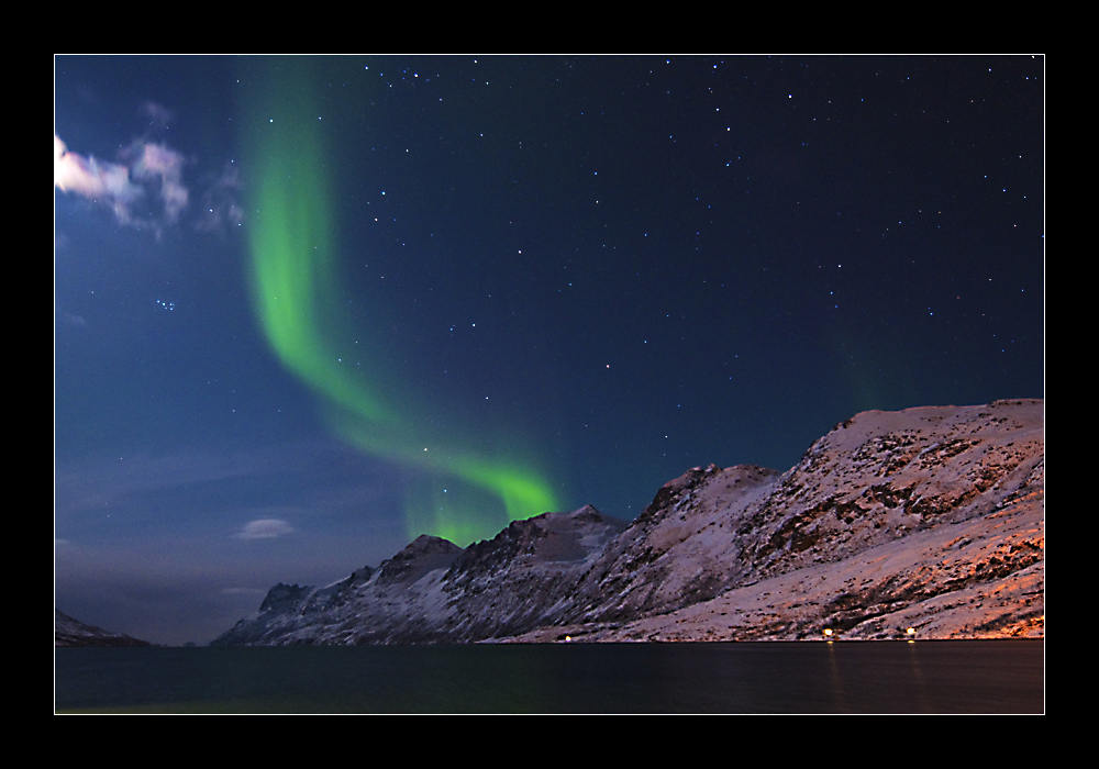 Nordlicht über dem Fjord