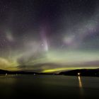 Nordlicht überm Bindalsfjord von der Vassasbrücke aus gesehen.