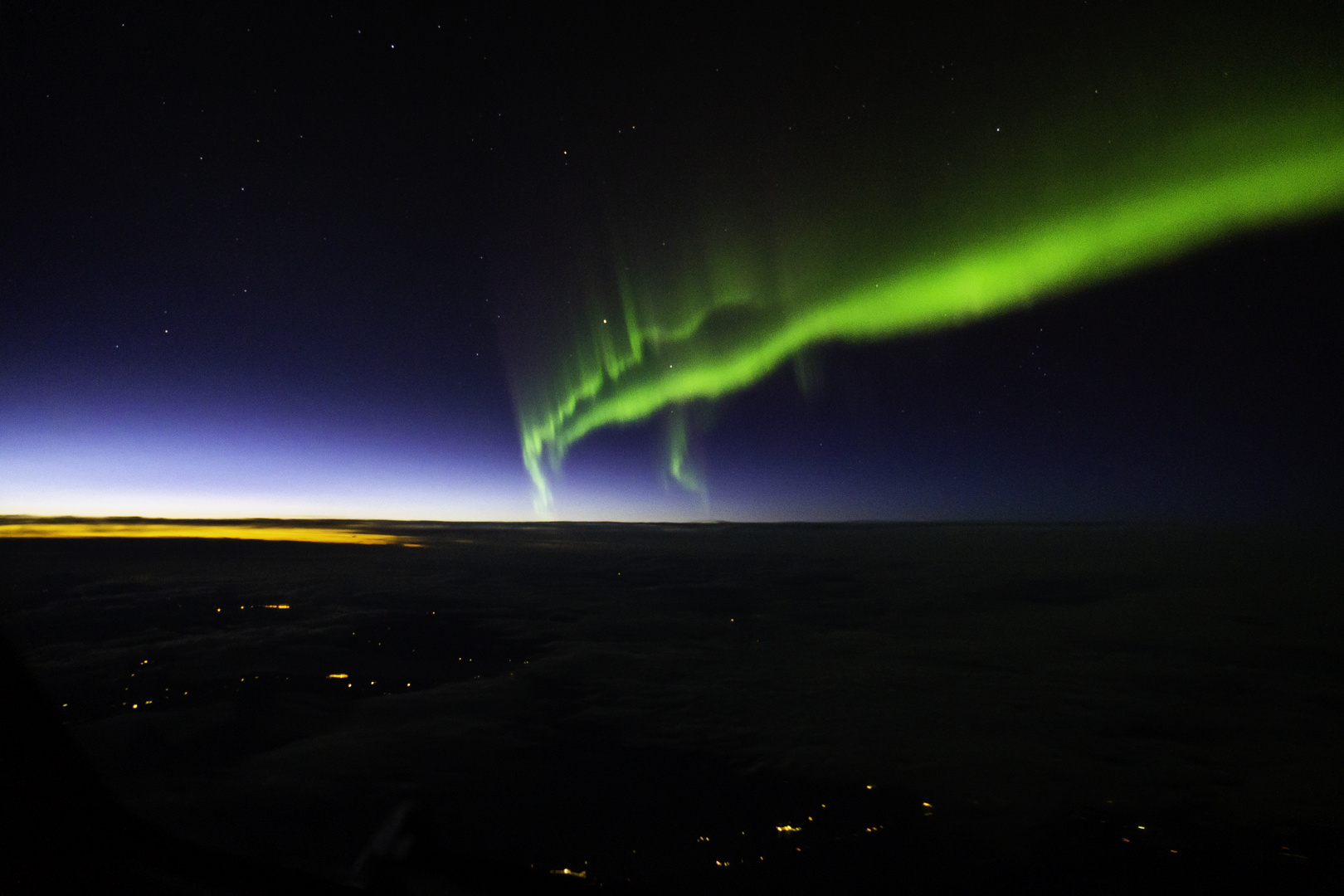 Nordlichter im Sonnenuntergang