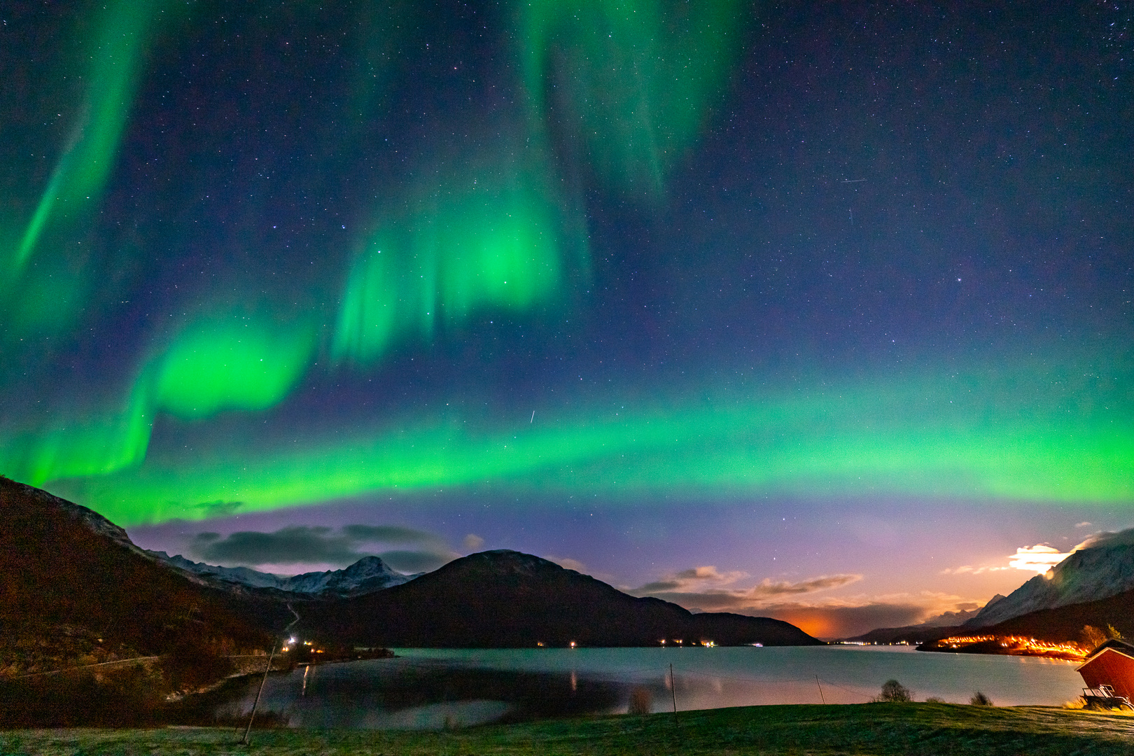 Nordlichter in Lakselvbukt, in den Lyngenalps, Troms