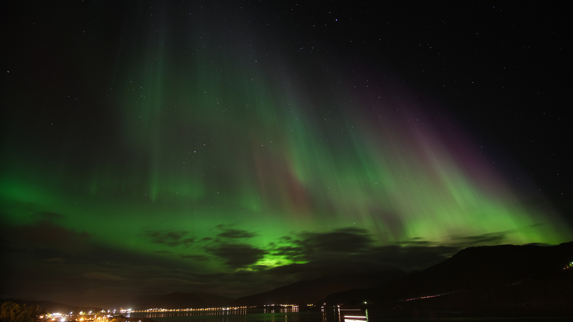 Nordlichter über dem Tjeldsund 